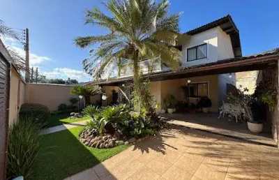 Casa em condomínio com 05 quartos, piscina e churrasqueira em itaipu - niterói/rj