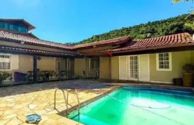 Casa com 04 quartos à venda pertinho da praia de itaipu - niterói/rj