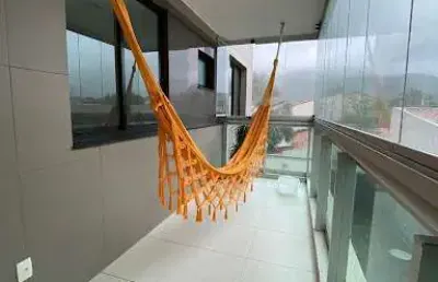 Apartamento em piratininga com 04 quartos, varandão e na frente da praia de piratininga.