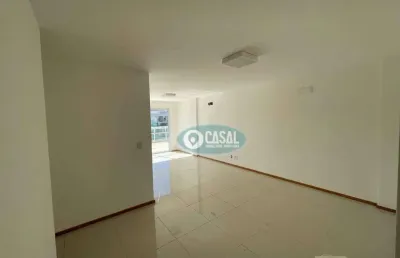 Cobertura com 03 quartos em camboinhas com piscina e churrasqueira!