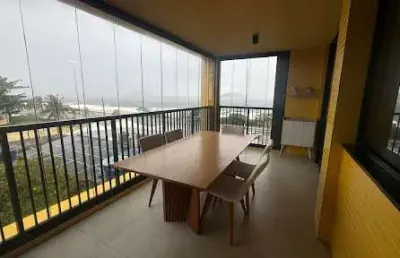 Apartamento com 02 quartos com varandão na frente da praia de piratininga!