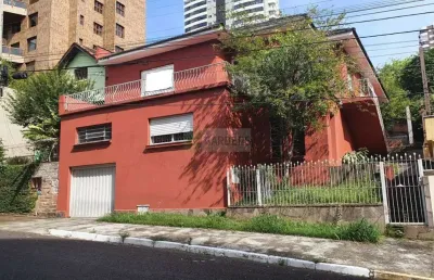 Excelente localização no centro, casa com 287,90 m² e  terreno de 435,60 m²
