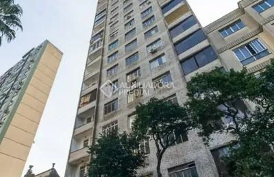 Apartamento amplo e mobiliado com sacada – sol da manhã e portaria 24h
