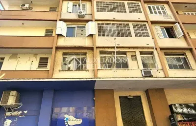 Apartamento no centro histórico, 2 dorm com dependência