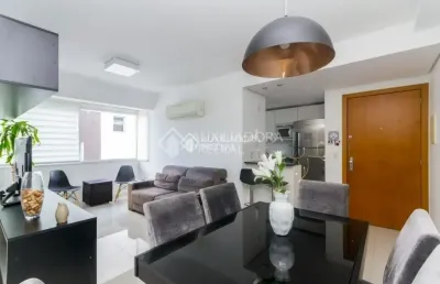 Apartamento mobiliado com suíte, churrasqueira e vaga dupla – excelente localização!
