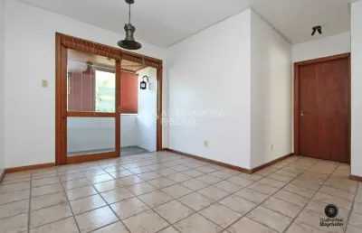 Desocupado! apartamento 2 dormitórios com suíte e 2 vagas cobertas – ótima localização!