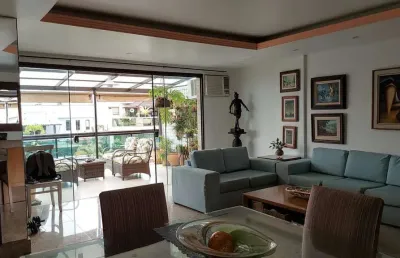 Cobertura duplex, no recreio, com 410m² ,5 quartos, sendo 3 suítes, numa das ruas mais agradáveis d