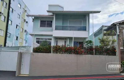 Casa com 3 dormitórios, suíte master e piscina à venda, 243 m² por r$ 2.100.000 - capoeiras - florianópolis/sc