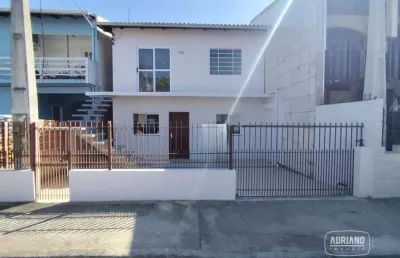 Casa piso superior com 2 dormitórios para alugar, 64 m² - rua celio veiga, 768 - jardim cidade de florianópolis - são josé/sc