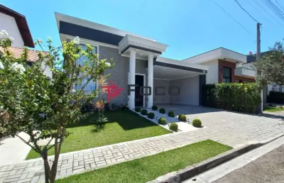 Casa térrea / condomínio terras do vale / 03 dormitórios / 134m² / caçapava