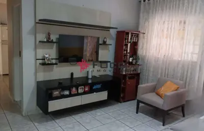 Casa / 02 dormitórios / jardim cruzeiro do sul / 150 m² de terreno / 100 m² de área construída / são josé dos campos
