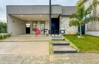 Casa recén construida / residencial santa mônica / 03 dormitórios sendo 02 suítes / piscina / área gourmet / 427 m² de terreno / 227 m² de área construída / caçapava.