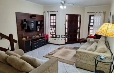 Casa  / jardim altos de santana ii  / 03 dormitórios / 01 suíte / 187m²te / 214m²ac / jacareí