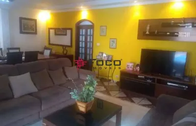 Excelente casa / 04 dormitórios / vila industrial / piscina / área gourmet / 270 m² de terreno / 130 m² de área construída / são josé dos campos