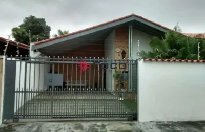 Excelente casa com piscina / jardim das industrias / 04 dormitórios sendo 1 suíte / 96 m² de construção / 280 m² de terreno / são josé dos campos