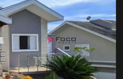 Excelente casa / 03 dormitórios sendo 1 suíte / piscina / área gourmet / residencial mantiqueira / 360 m² de terreno / 177 m² de área construída / são josé dos campos.