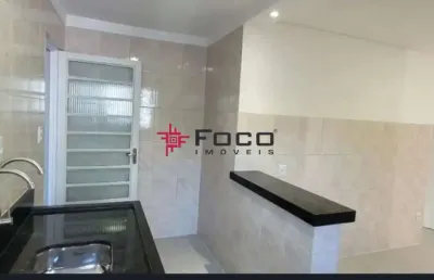Casa/trinta e um de março/ 02 dormitórios sendo 01 suíte/150m²/ são josé dos campos