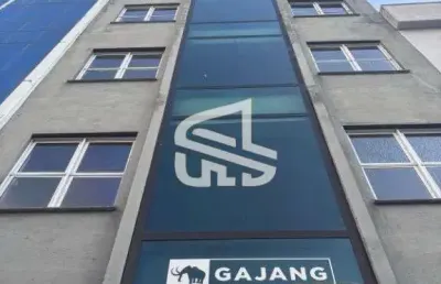 Predio comercial 512m2 total : comercio no terreo 128m2 + 4 andares cada um com 128m2 - 1 banheiro no terreo - 2 banheiros em cada andar - 1 copa no 4o andar + area para dispersao - 1 elevador - escad