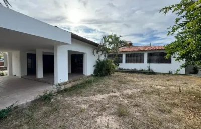 84 9.9982.5105 sou uma ampla e elegante casa comercial na av. nasciamento de castro 84 9.9614.8677