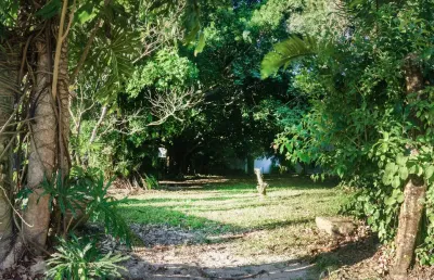 Oportunidade imperdível! terreno em floripa! condomínio fechado – duas quadras da praia!