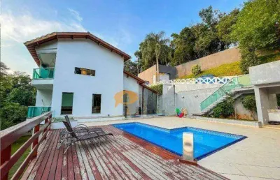 Oportunidade! linda casa, totalmente mobiliada em condomínio fechado!