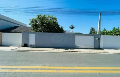Casa 03 dormitórios à venda, r$ 698.000,00 bairro gravatá em navegantes