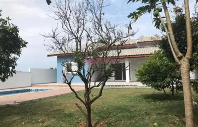 Chácara com casa nova dentro de condomínio vitassay