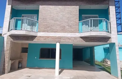 Vende-se sobrado em condomínio alto padrão com 6 dormitórios a 500 m da praia