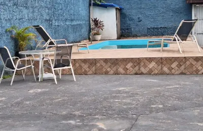 Casa com 2 dormitórios sendo 2 suítes e com piscina a 600m da praia