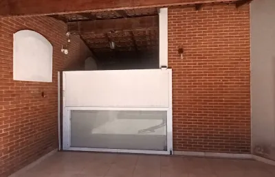Casa a venda a 200 metros da praia com excelente espaço interno