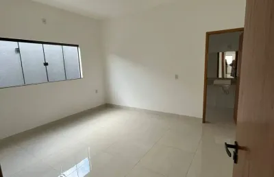 Casa geminada à venda, recém construída, em excelente localização