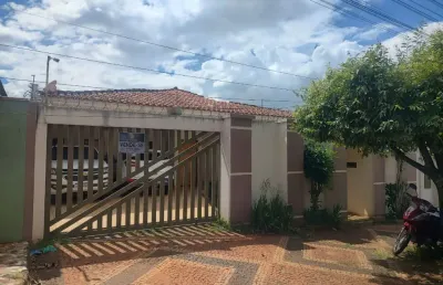 Casa com 4 quartos à venda na Rua Professor Samuel Grahan, 2, Centro, Jataí