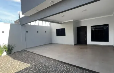 Linda casa no residencial canaã contendo  3 quartos  sendo 1 suíte.