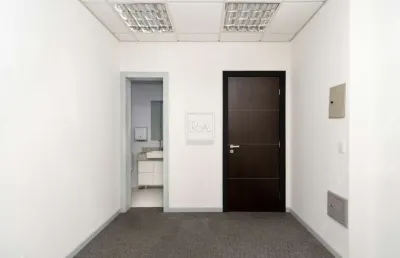 Sala comercial à venda na rua emiliano perneta, 466, centro, curitiba, 38 m2 por r$ 285.000