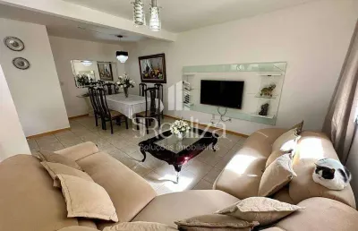 Casa  com três quartos sendo um closet a 
venda em ilhéuszona sul de ilhéus
