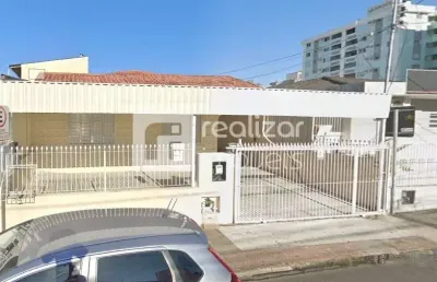 Casa com 3 quartos para alugar no barreiros, são josé  por r$ 5.100