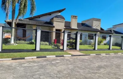 Casa com 3 quartos à venda na barra da lagoa, florianópolis  por r$ 2.450.000