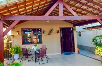 Excelente casa em barra de são joão com 2 pavimentos.