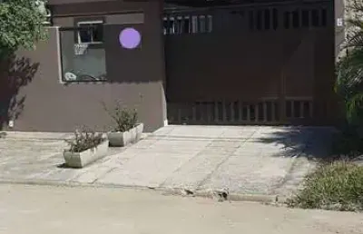Casa em condomínio fechado, próximo à praia em unamar.