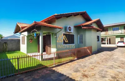 Casa, localizada no bairro sagrada família, aceita imóvel no rs como permuta.