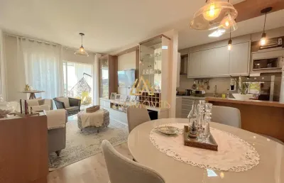 Apartamento finamemte mobiliado, com sacada e vaga dupla de garagem à venda no b