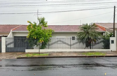 Casa à venda na zona norte de maringá com piscina | 3 quartos  sendo 1 suíte