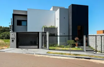 Lindo sobrado em região nobre de maringá  este belíssimo imóvel oferece conforto e sofisticação.