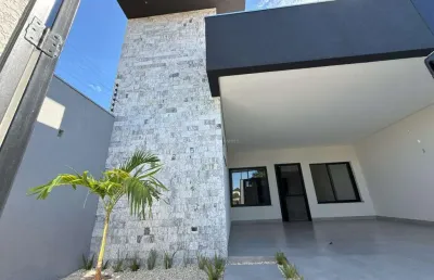 Casa com arquitetura moderna, com 03 suítes no bom jardim