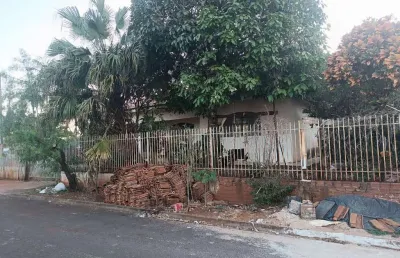 Casa ampla em terreno de 1.000 m   ideal para morar e criar sua área de lazer
