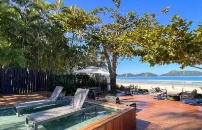 Casa em condomínio pé na areia na praia de juquehy com 4 quartos e piscina - à venda