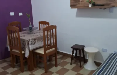 Apartamento kitão dividido em excelente local com 1 vaga de garagem.