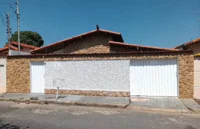 'casa completa à venda no morada do parque – 2 quartos, 3 salas, área churrasqueira e barracão!'