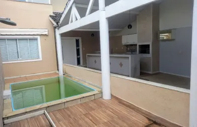 Casa triplex-4 quartos-piscina-area gourmet-vargem pequena