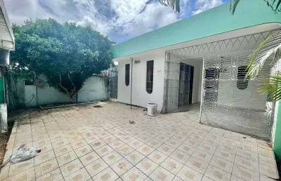 Casa com 5/4 para locação - próxima ao hospital da liga